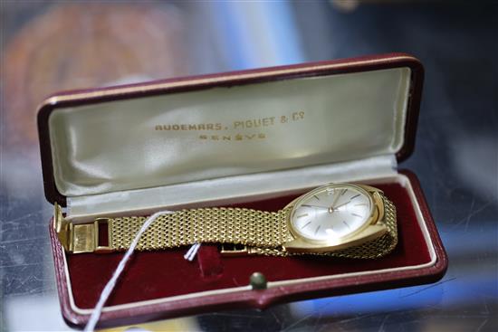 A gentlemans 1960s 18ct gold Audemars Piguet automatic wrist watch, in Audemars Piguet box.